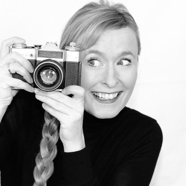 Friseurmeisterin bei der Arbeit im Salon CUT & LIVE